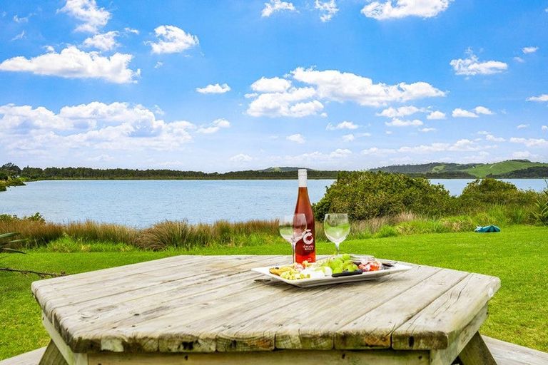 Photo of property in 328 Omaha Flats Road, Tawharanui Peninsula, Warkworth, 0986
