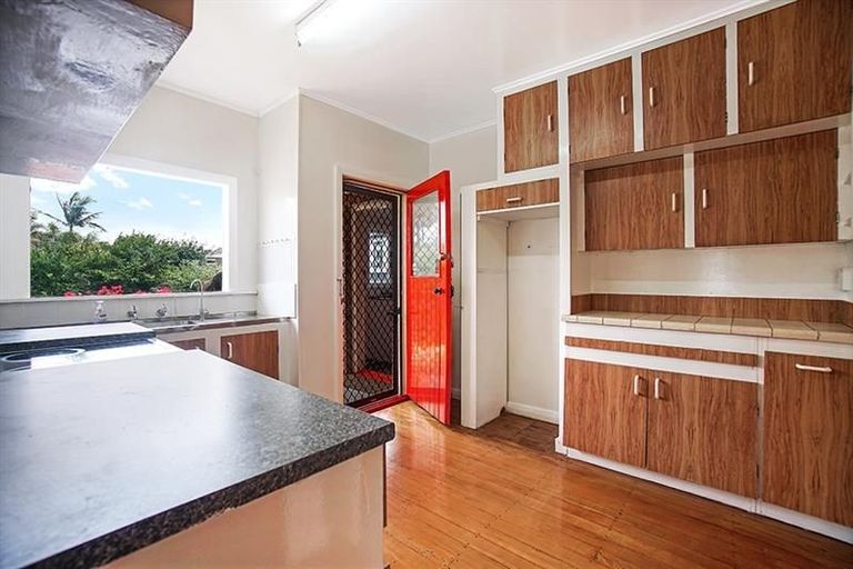 Photo of property in 33 St Michaels Avenue, Point Chevalier, Auckland, 1022