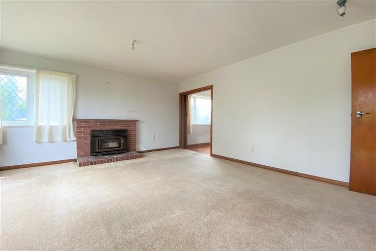 Photo of property in 35 Raleigh Road, Northcote, Auckland, 0627