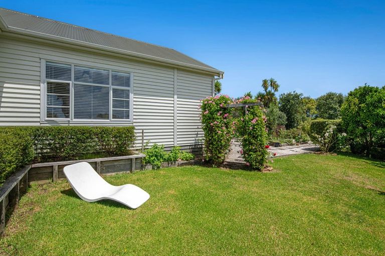 Photo of property in 154 Te Kanae Road, South Head, Helensville, 0874