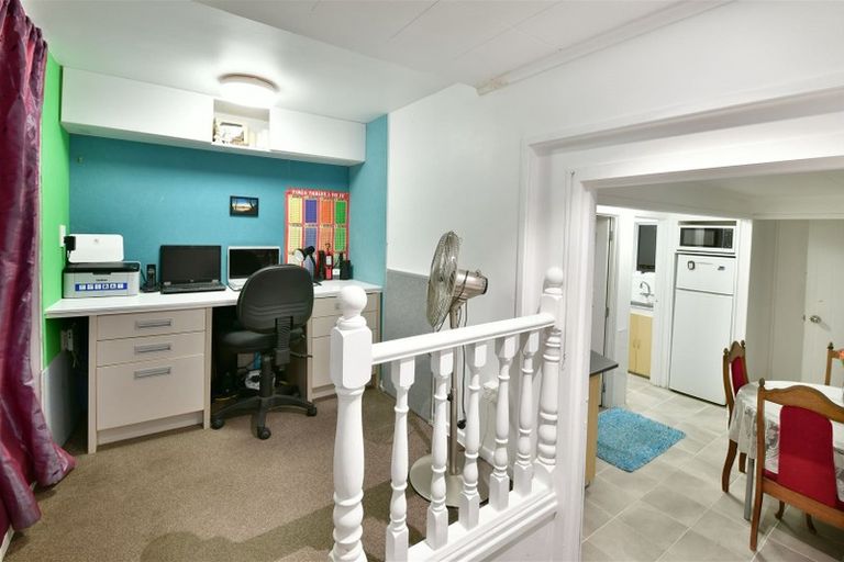 Photo of property in 76 Chivalry Road, Glenfield, Auckland, 0629