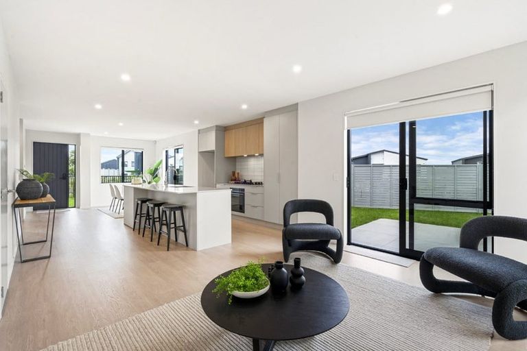 Photo of property in 32 Viridian Avenue, Rosehill, Papakura, 2113