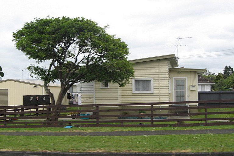 Photo of property in 10 Waimana Road, Conifer Grove, Takanini, 2112