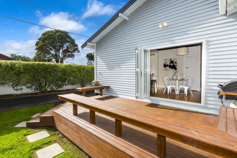 Photo of property in 8 Leighton Avenue, Waiwhetu, Lower Hutt, 5010