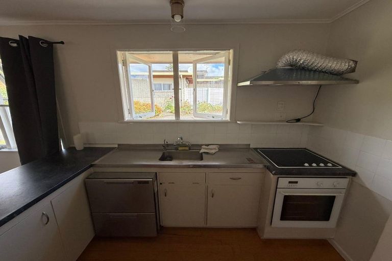 Photo of property in 18 Renwick Street, Papakura, 2110