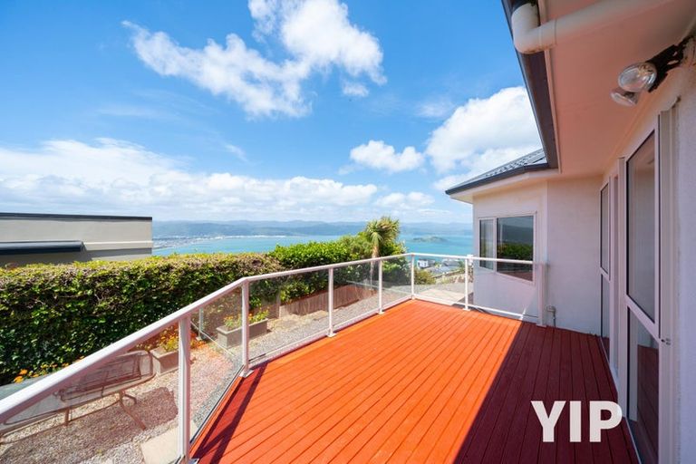 Photo of property in 45 Tamworth Crescent, Newlands, Wellington, 6037