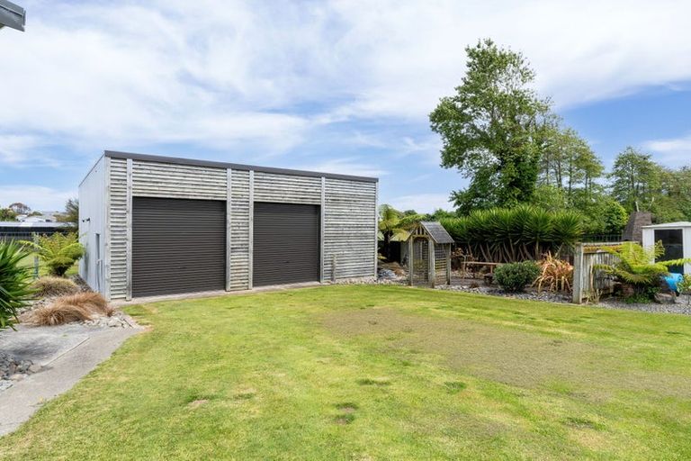 Photo of property in 16 Ryder Crescent, Levin, 5510