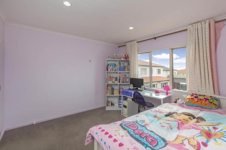 Photo of property in 25 Maypark Crescent, Flat Bush, Auckland, 2016