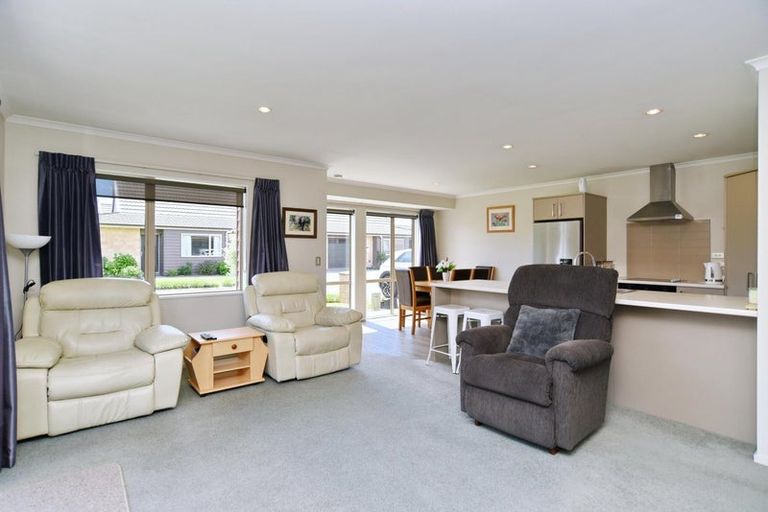 Photo of property in 28/3 Reeves Road, Rangiora, 7400