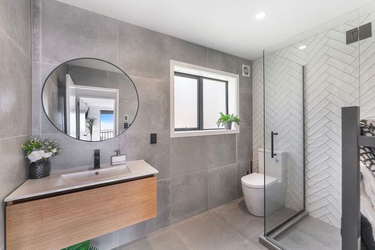 Photo of property in 2/80 Mccormacks Bay Road, Mount Pleasant, Christchurch, 8081