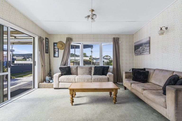 Photo of property in 215 Ocean Road, Whangamata, 3620