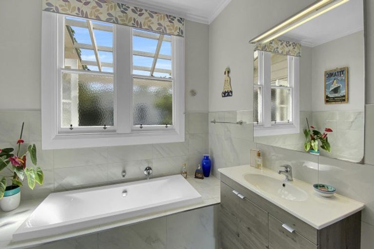 Photo of property in 36 The Esplanade, Westshore, Napier, 4110