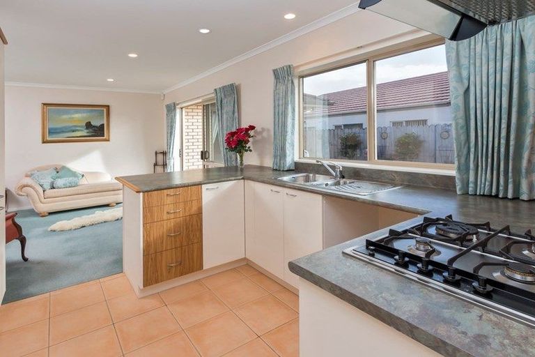 Photo of property in 10 Brosna Place, East Tamaki, Auckland, 2016