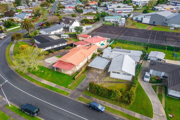 Photo of property in 92 Edgewater Drive, Pakuranga, Auckland, 2010