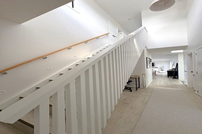 Photo of property in 37 Boeing Way, Newlands, Wellington, 6037