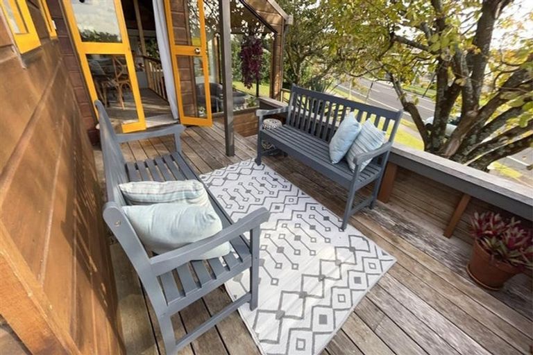 Photo of property in 9 Marina View Drive, West Harbour, Auckland, 0618