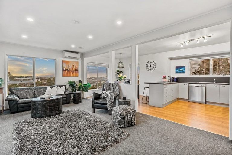 Photo of property in 43 Agincourt Street, Glenfield, Auckland, 0629