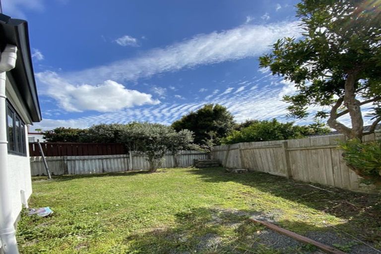 Photo of property in 2/16 Ebony Place, Massey, Auckland, 0614