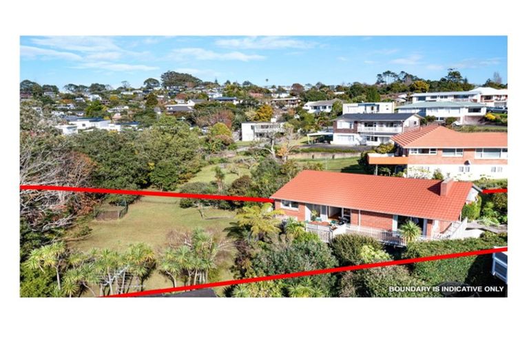 Photo of property in 18 Mayfair Crescent, Mairangi Bay, Auckland, 0630
