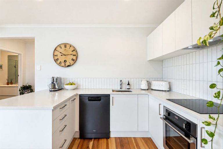Photo of property in 42 Matipo Road, Mairangi Bay, Auckland, 0630