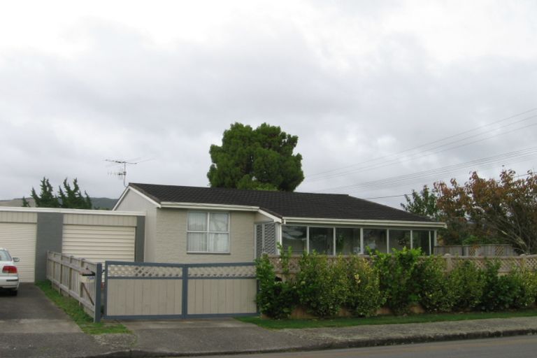 Photo of property in 1 Walton Avenue, Waikanae, 5036