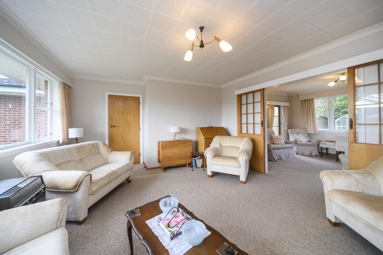 Photo of property in 6 Churchill Avenue, Hokowhitu, Palmerston North, 4410