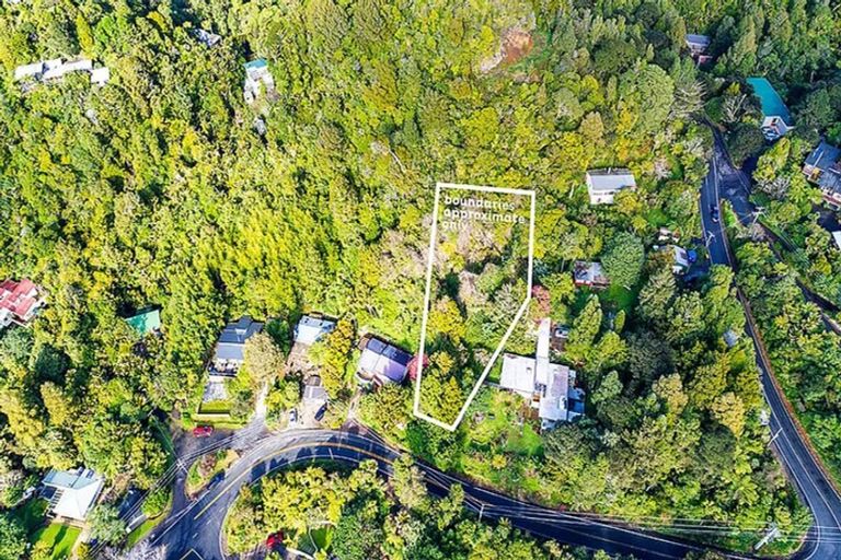 Photo of property in 898 West Coast Road, Waiatarua, Auckland, 0604