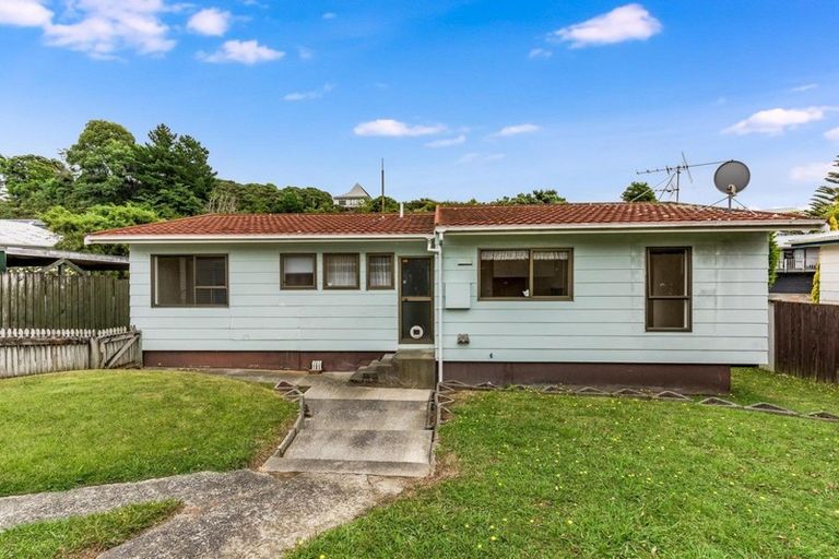 Photo of property in 94 Omapere Street, Whitby, Porirua, 5024