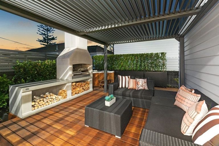 Photo of property in 4 Livingstone Street, Milford, Auckland, 0620