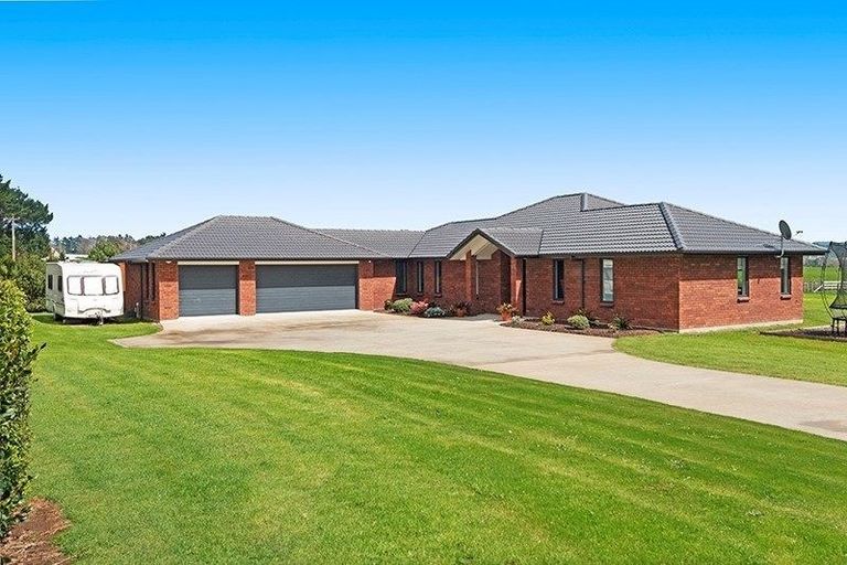 Photo of property in 38 Taurangaruru Road, Waiuku, 2683
