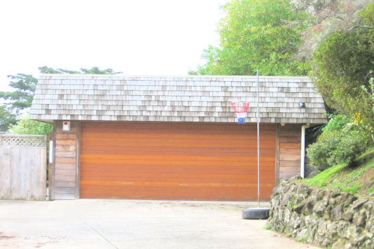Photo of property in 21 Maori Hut Road, Red Beach, 0932