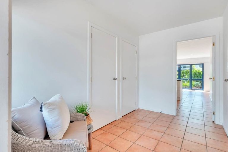 Photo of property in 3/70 Fernhill Way, Oteha, Auckland, 0632