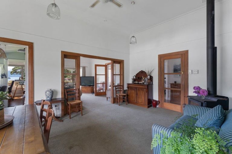 Photo of property in 14 Broadway, Picton, 7220