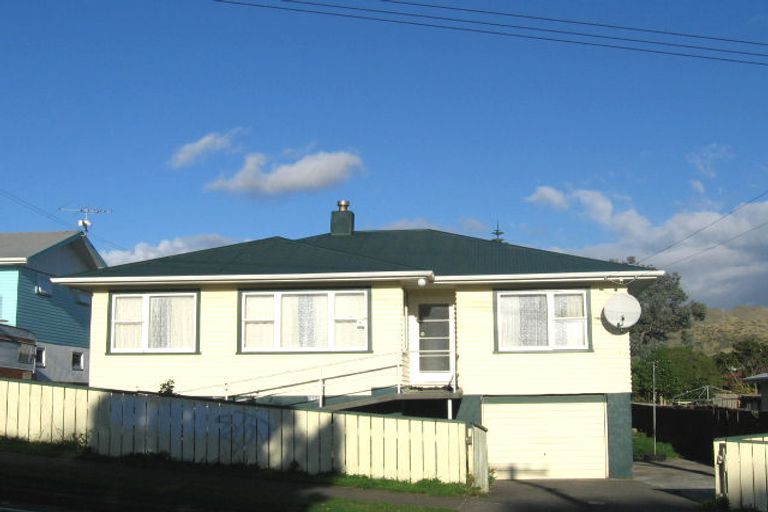 Photo of property in 90 Castor Crescent, Cannons Creek, Porirua, 5024