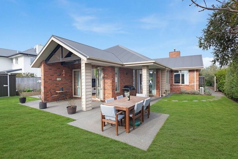 Photo of property in 43 Ruahine Place, Parklands, Christchurch, 8083