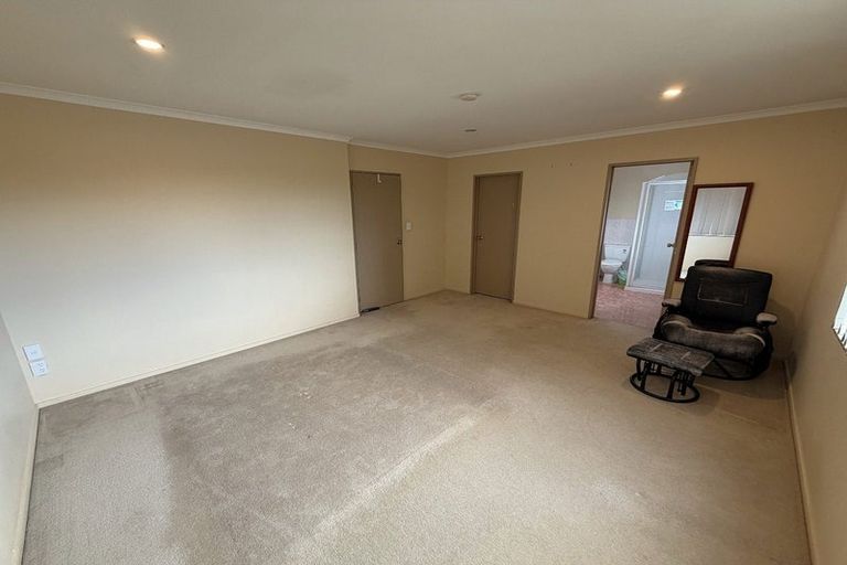 Photo of property in 7a Boeing Place, Goodwood Heights, Auckland, 2105