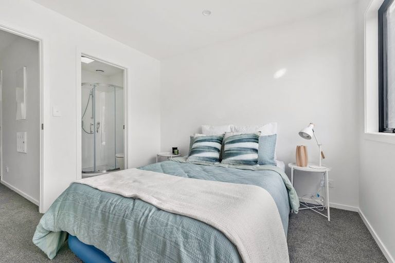 Photo of property in 3 Meg Lane, Glen Eden, 0602