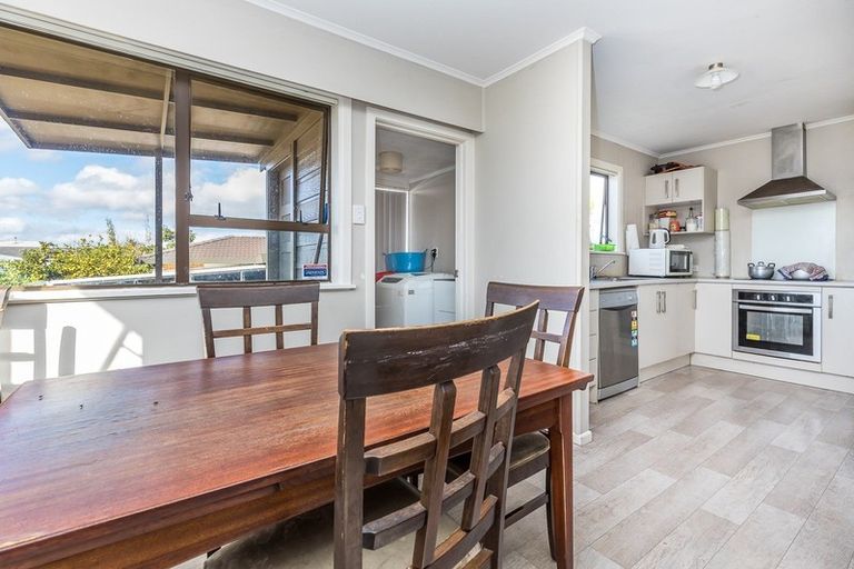 Photo of property in 2/40 Churchill Avenue, Manurewa, Auckland, 2102