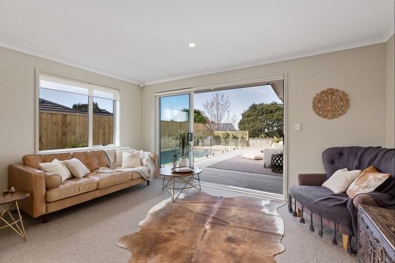Photo of property in 43 Beachwood Drive, Hatfields Beach, Orewa, 0931