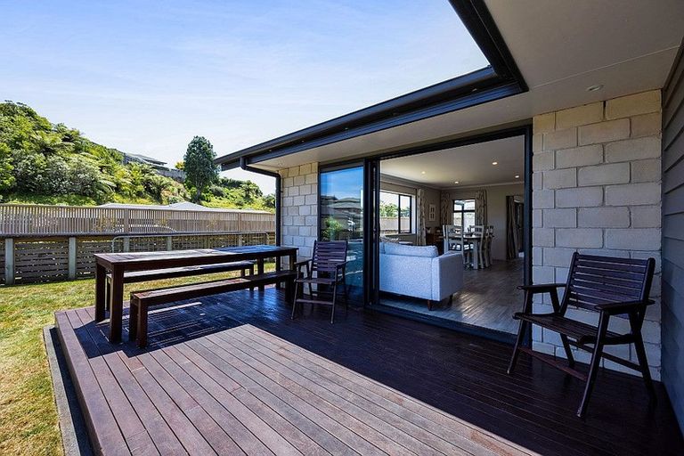 Photo of property in 2 Pipitea Place, Whalers Gate, New Plymouth, 4310