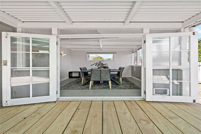 Photo of property in 140 Don Buck Road, Massey, Auckland, 0614