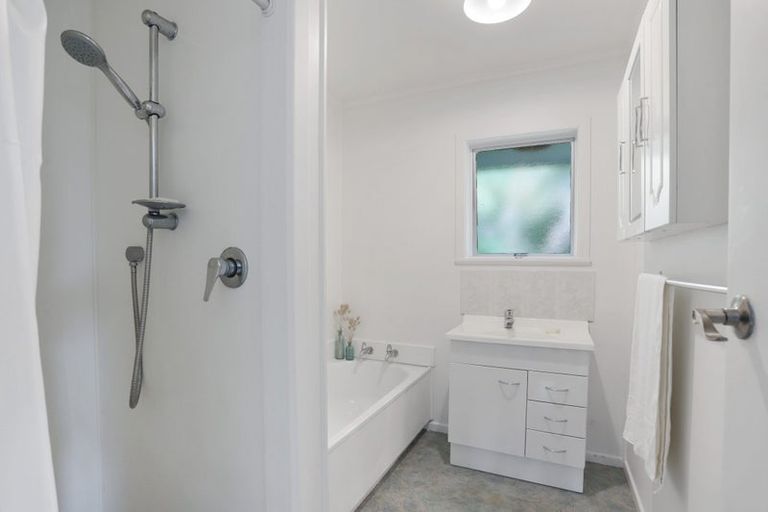Photo of property in 82c Woodglen Road, Glen Eden, Auckland, 0602