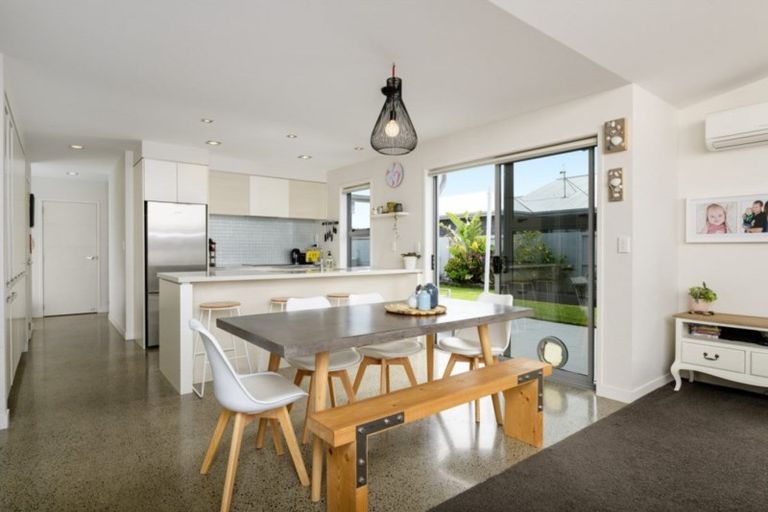 Photo of property in 23 Butterworth Crescent, Papamoa Beach, Papamoa, 3118