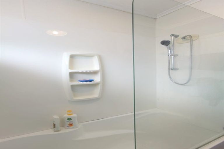 Photo of property in 228 Whitney Street, Blockhouse Bay, Auckland, 0600