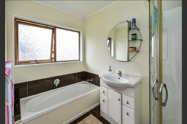 Photo of property in 12 Huber Street, Weymouth, Auckland, 2103