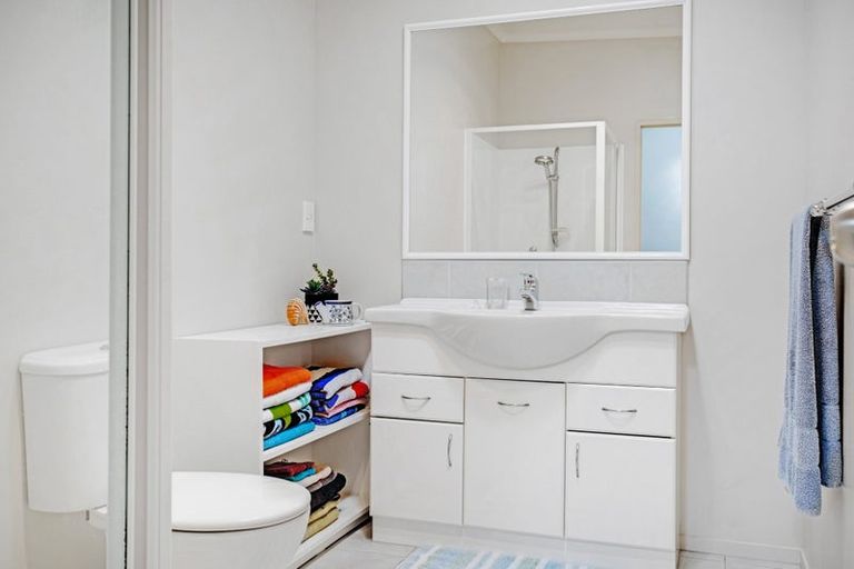 Photo of property in 16 Willow Camp Road, Takanini, 2112