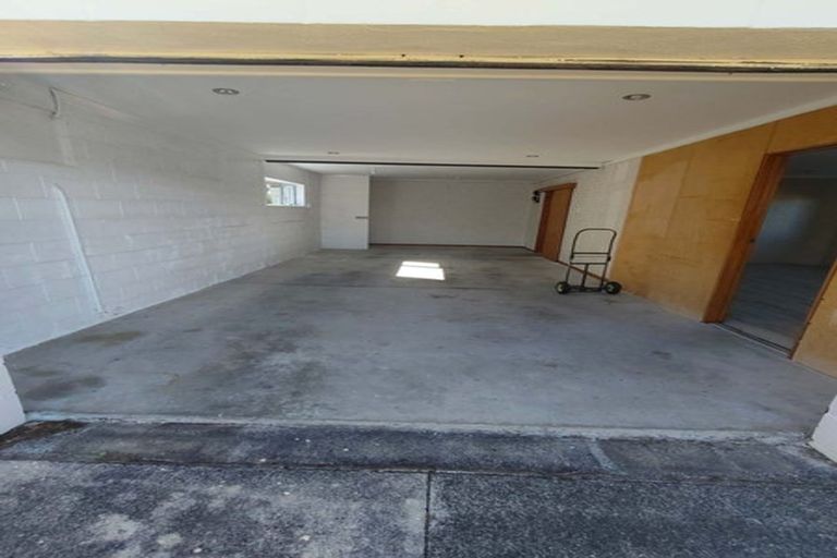 Photo of property in 14 Chelsea View Drive, Chatswood, Auckland, 0626