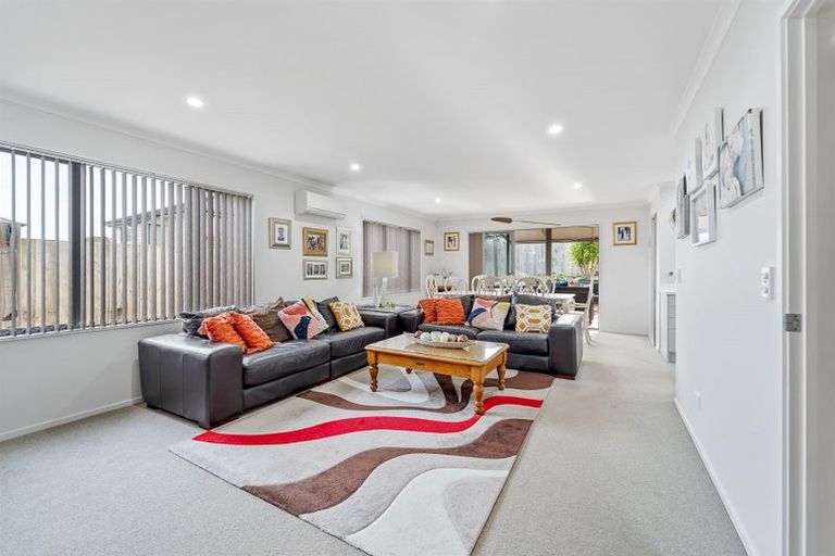 Photo of property in 18 Maylee Crescent, Gulf Harbour, Whangaparaoa, 0930