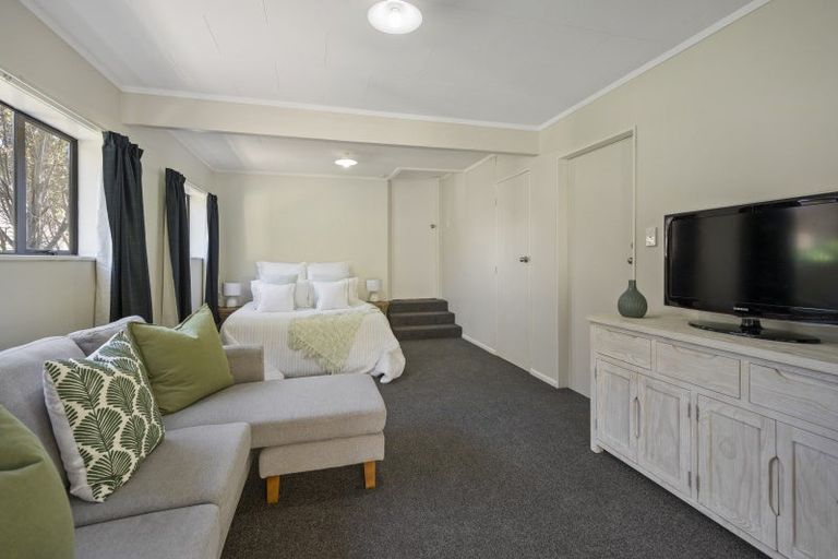 Photo of property in 28 Warwick Crescent, Taradale, Napier, 4112