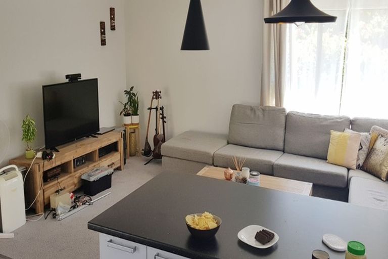 Photo of property in 1/38 Kaipatiki Road, Glenfield, Auckland, 0629